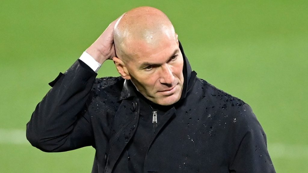 Zidane İstanbul’a gelip saç ektirdi