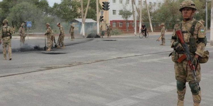 Özbekistan'da anayasa değişikliği protestolarında 18 kişi öldü