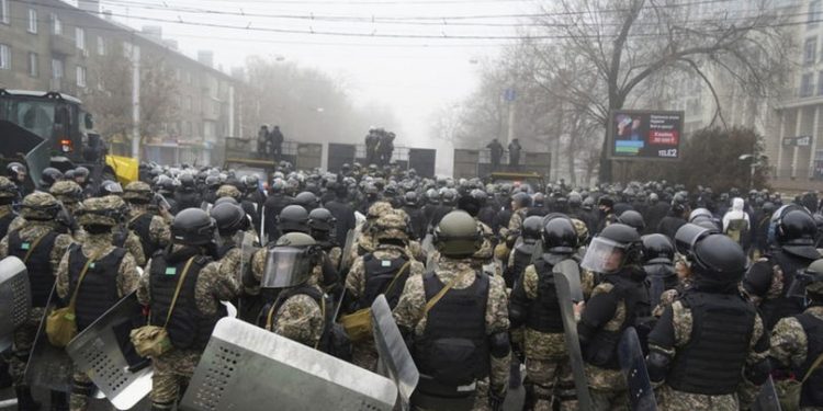 Özbekistan'da olağanüstü hal ilan edildi