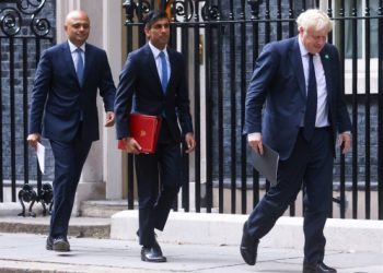 İngiltere Maliye Bakanı Sunak ve Sağlık Bakanı Javid istifa etti