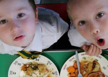 İngiltere'de hayat pahalılığı nedeniyle okul öğünlerinden et yemekleri çıkarıldı