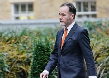 İngiltere’de iki erkeği elle taciz etmekle itham edilen Muhafazakar Parti Grup Yöneticisi Pincher istifa etti