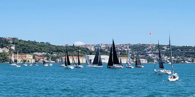 İstanbul Boğazı’nda 25. kez yat yarışı düzenlendi