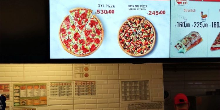 İstanbul Havalimanı'nda büyük boy pizza 530 TL