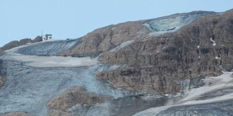 İtalya'da Alpler'de buzul parçası koptu: 6 ölü, 30'a yakın kayıp