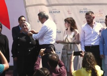 İzmir'de 1550 kişi törenle CHP'ye katıldı