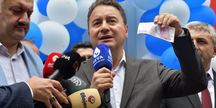 ‘Kur artmıyor’ demek için dövizleri arka kapıdan cayır cayır sattılar’