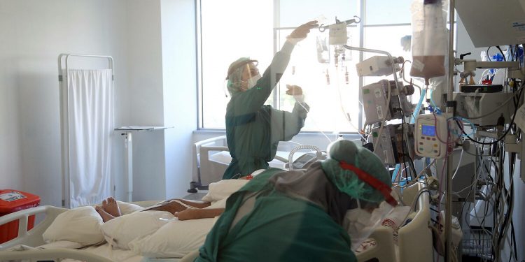 ‘Yoğun bakımlara yatışlar başladı: Yeni bir pikin başlangıcındayız’