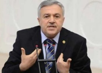 “Gerekirse yarım kilo et yeriz” diyen AKP’li milletvekili maaşından yakındı: Utanıyorum, danışmanlarıma bile borçlandım