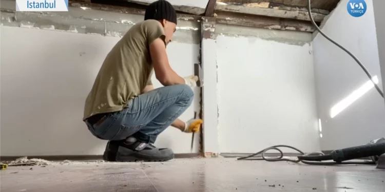 Hem Çalışıp Hem Okuyan Afgan Gencin Tek Hedefi Avrupa