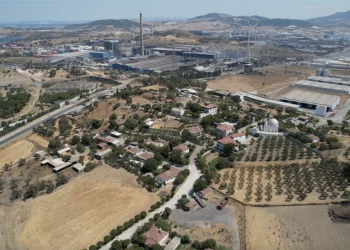 Sanayinin Ortasında Kanserli Köy