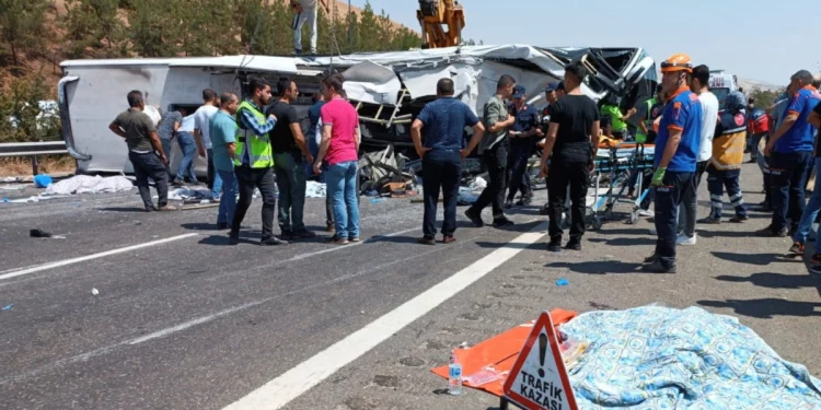 Gaziantep ve Mardin’de İki Kazada 35 Can Kaybı