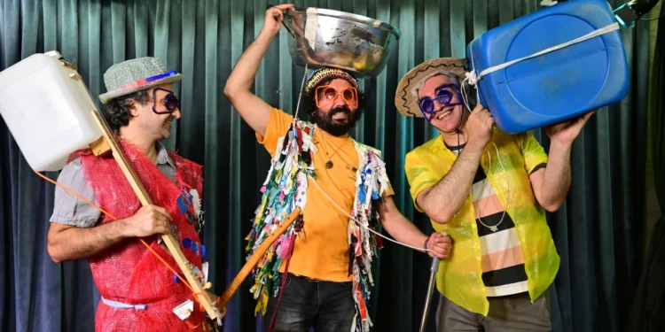 Çöp Atıklarından Yapılan Müzik Aletleriyle Konser