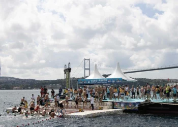 İstanbul Boğazı’nda Kıtalararası Yüzme Yarışı