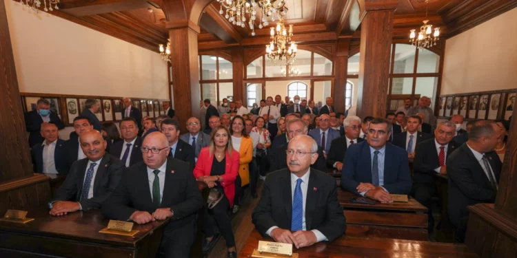 AKP’nin Kalesi Erzurum’da CHP’ye Çözüm Çağrısı