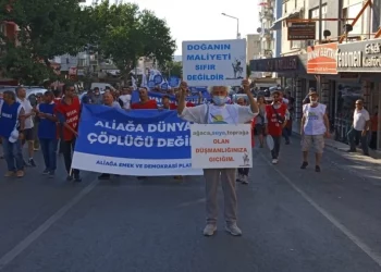 İzmir’de Asbestli Gemiye Protesto