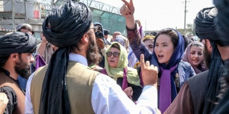 1. yılını kutlayan Taliban'a karşı kadınlar eylemdeydi