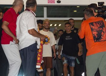 120 binden fazla kişinin canlı takip ettiği uçak İstanbul'a indi