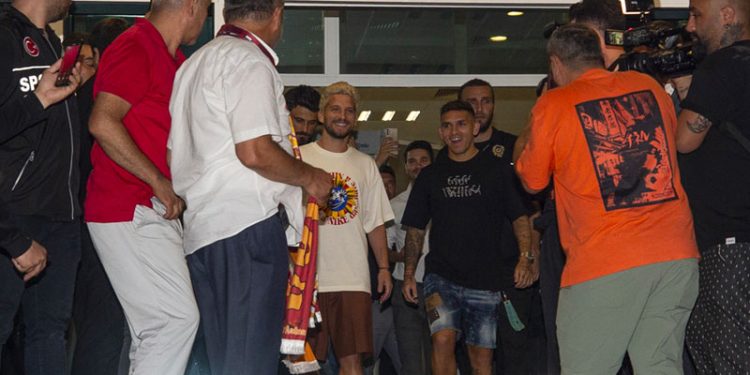 120 binden fazla kişinin canlı takip ettiği uçak İstanbul'a indi