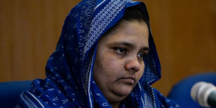 20 yıl önce kendisine toplu tecavüzde bulunan 11 erkek serbest bırakıldı: "Bu yanlıştan dönün; korkusuz yaşama hakkımı geri verin"