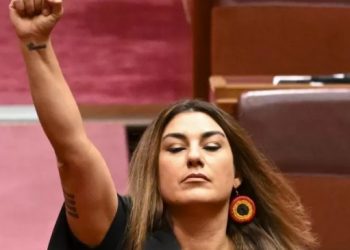 Avusturyalı senatör yemininde Kraliçe Elizabeth’e ‘sömürgeci’ dedi