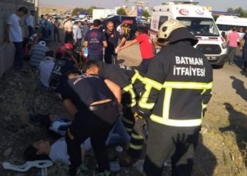 Batman’da tekstil işçilerini taşıyan araç kaza yaptı