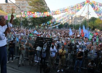 Sancar Diyarbakır’dan mesajı verdi: Bu iktidarı göndereceğiz