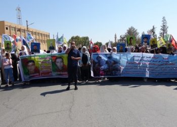 Kobanê ve Tebqa’da Türkiye’nin saldırıları protesto edildi