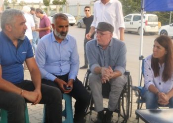 HDP’li vekiller işten atılan işçileri ziyaret etti