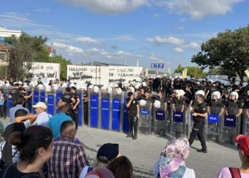 Polis saldırısına rağmen işçiler haklarından vazgeçmiyor