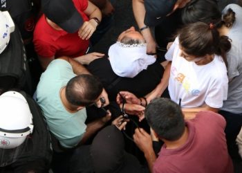 Adalet Nöbeti’ne saldırı: Bir anneye 9 plastik kelepçe takıldı