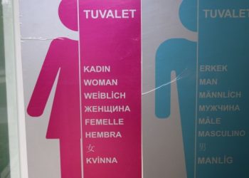 İBB’nin Kürtçe’ye yer vermediği levhaları kaldırdı