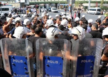Abluka ve gözaltılara rağmen eylem: Soylu’nun polisleri suç işliyor