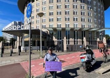 OPCW önünde eylem: Yeğenlerim kimyasal silahla öldürüldü