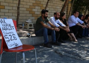 Urfa Barosu Şenyaşar ailesiyle nöbette