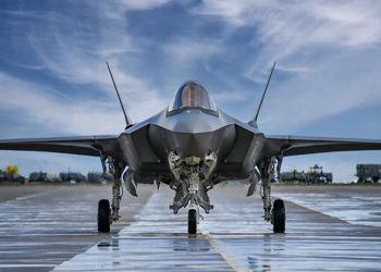 ABD, sistem açığı dolayısıyla F-35'lerin uçuşlarına ara verdi