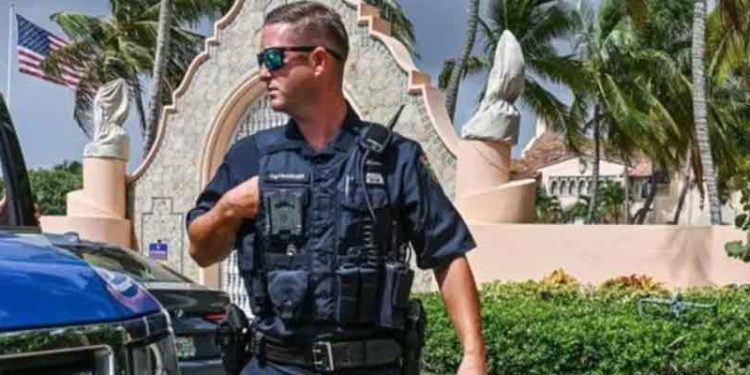 ABD'de FBI'ın Trump'ın Florida'daki evini basması Cumhuriyetçileri öfkelendirdi: 'Adalet Bakanı açıklama yapmalı'