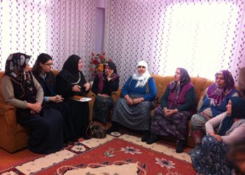 AKP kendinden uzaklaşan seçmeni ‘ev ziyaretleri’ ile ikna etmeye çalışacak