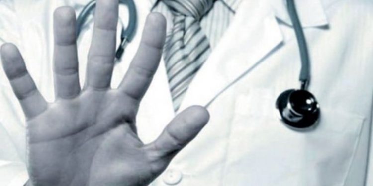 "AKP ve ortağı Meclis'e gelme zahmetinde bulunmadı; sağlık çalışanları ölümle baş başa kaldı"