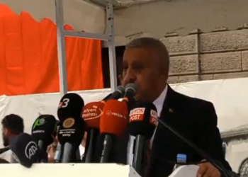 AKP'li belediye başkanı Atatürk yerine Kadir Mısıroğlu'nu andı