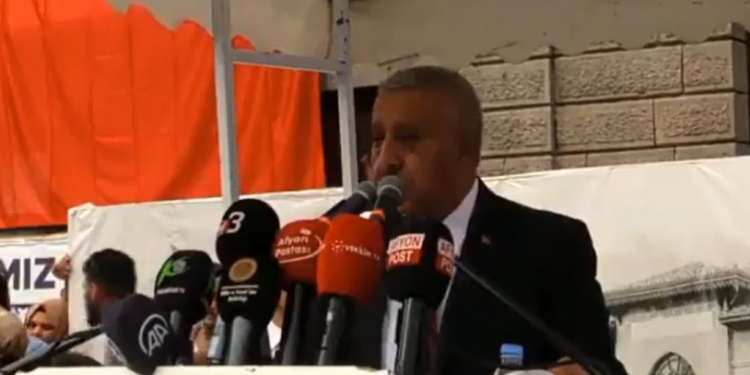 AKP'li belediye başkanı Atatürk yerine Kadir Mısıroğlu'nu andı