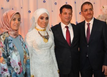 AKP’li vekil, boşanma aşamasındaki eşinden 50 Milyon TL istiyor