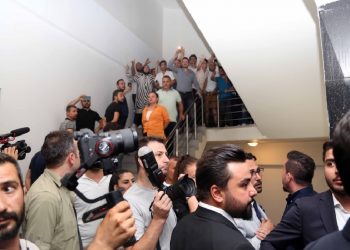 AKP’liler Babacan’ı sloganlarla tehdit etti: ‘Sen bu işin sonunu düşünmedin mi’