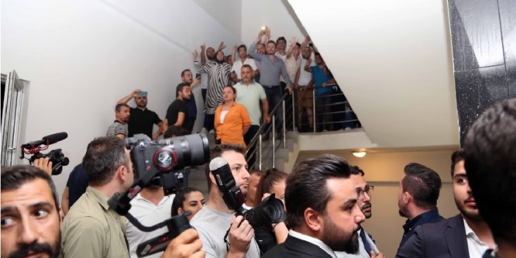 AKP’liler Babacan’ı sloganlarla tehdit etti: ‘Sen bu işin sonunu düşünmedin mi’