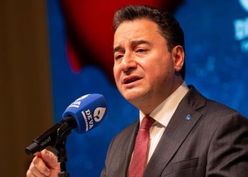 AKP'lilerden Babacan protestosu: Sen bu işin sonunu düşünmedin mi?