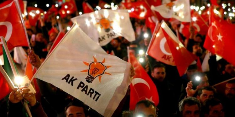 AKP'nin İstanbul'daki kampanya şarkısı Orhan Gencebay'dan