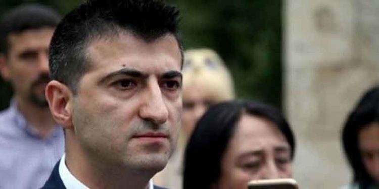 AKP'ye katılacağı iddia edilen Mehmet Ali Çelebi'den 5 bin tweet'lik temizlik; "Fesli Kadir", "Berkin Elvan" ve "Diyanet" paylaşımları silinmiş