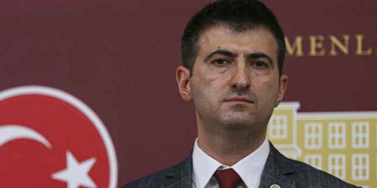 AKP'ye katılacağı iddia edilen Mehmet Ali Çelebi'den açıklama; 'bağımsız vekillik' vurgusu yaptı