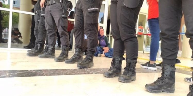 Adalet Bakanı Bozdağ’a Emine Şenyaşar sorusu: Ailesini kim katletti?