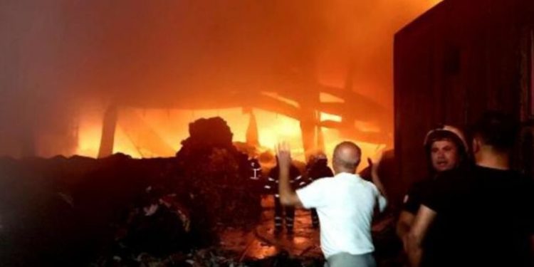 Adana’da geri dönüşüm fabrikasında yangın çıktı